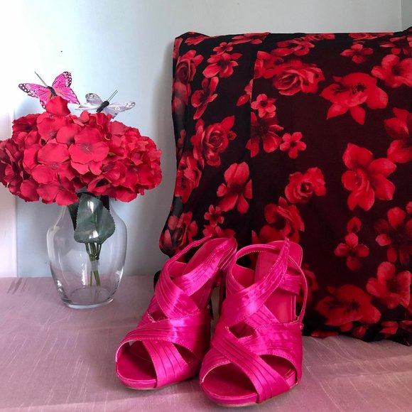 Hot pink stiletto heels (size 6) - Picture 2 of 4